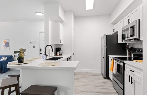 Chandler Apartment | CozySuites Chandler 1BR with 2 pools + Jacuzzi 08