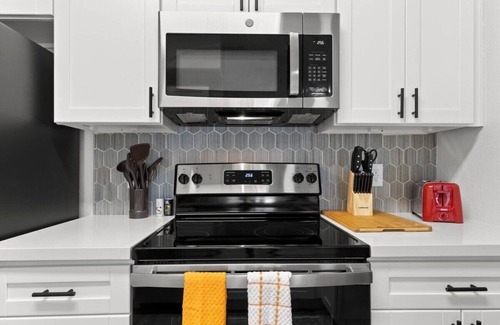 Chandler Apartment | CozySuites Chandler 1BR with 2 pools + Jacuzzi 08