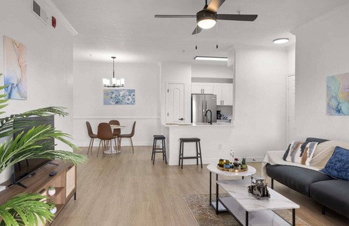 Chandler Apartment | CozySuites Chandler with 2 pools, jacuzzi, arcade! 04