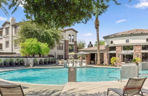 Glendale Sports and Entertainment District Apartment | Cozysuites Glendale by the Stadium w/ Pool! #2233