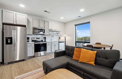 Lockerbie Square Apartment | CozySuites Mass with parking, lounge & roof deck #26