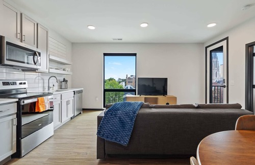 Lockerbie Square Apartment | CozySuites Mass with parking, lounge and roof deck 8