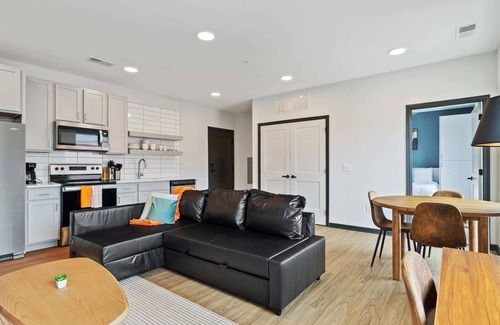 Lockerbie Square Apartment | CozySuites Mass with parking, lounge and roof deck 9