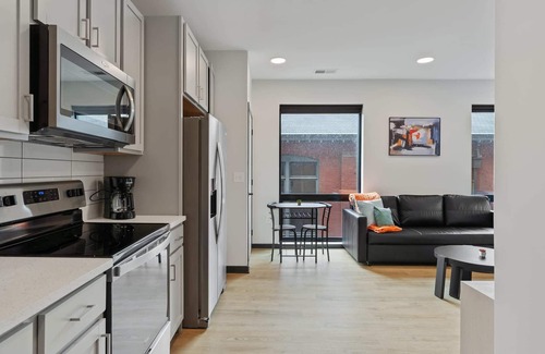 Lockerbie Square Apartment | CozySuites Mass with parking, lounge and roof deck 18