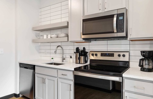 Lockerbie Square Apartment | CozySuites Mass with parking, lounge and roof deck 18