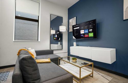 Cultural District Apartment | CozySuites Modern 1BR in Downtown Pitts 7