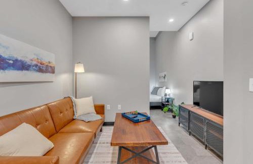 Cultural District Apartment | CozySuites Modern 1BR in Downtown Pitts #14