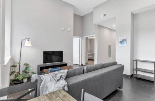 Cultural District Apartment | CozySuites Modern 1BR in Downtown Pitts #17