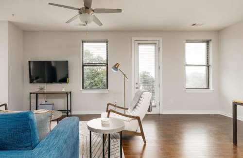 Music Row Apartment | CozySuites Music Row Spacious 2BR with free parking 40