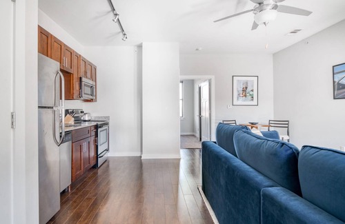 Music Row Apartment | CozySuites Music Row Bold 1BR w/free parking!