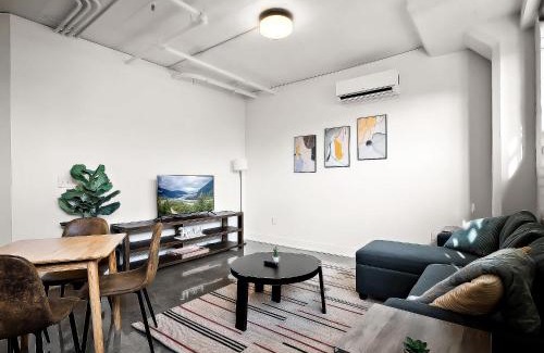 Warehouse District Apartment | CozySuites NLG - Modern 2BR condo #11