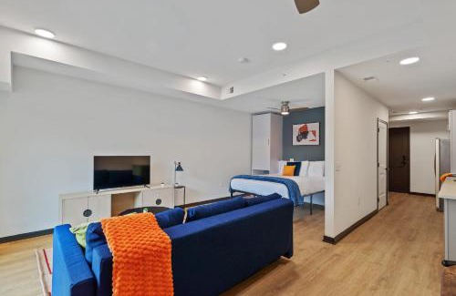 Lockerbie Square Apartment | CozySuites on Mass with garage parking #16