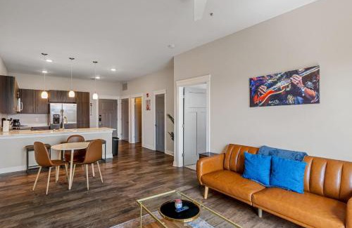 Mile Square Apartment | CozySuites - Penrose On Mass with pool & parking #2
