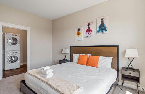 Mile Square Apartment | CozySuites - Penrose On Mass with pool & parking #2