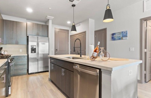 Downtown Phoenix Apartment | CozySuites PHX RORO Gym, Pool, Pets, Parking! #13