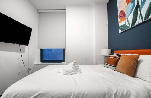 Cultural District Apartment | CozySuites Stunning 1BR in Downtown Pitts 41