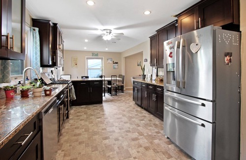 Oak Creek House | Cozzy 3 Bd House Oak Creek. 8min Milwaukee airport