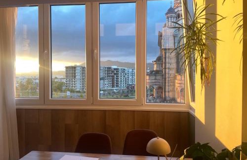Baia Mare Apartment | CozZzy Sunset Studio