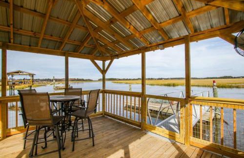 Midway House | Crabbin Cabin - Spacious, Seasonal Riverside Home On The Ga Coast