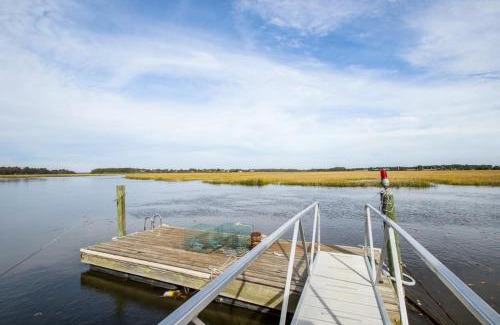 Midway House | Crabbin Cabin - Spacious, Seasonal Riverside Home On The Ga Coast