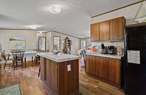 Deep Hole House | Crabby Pines - Pet friendly modern accommodations!