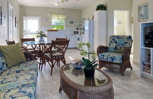 Cockburn Town Apartment | Crabtree #2 - Beachfront Just Outside your Door!
