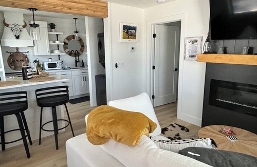 Fort Myers River District House | Cracker Cow Cottages A, Downtown Ft. Myers: Walk to Best Eats and Shops!