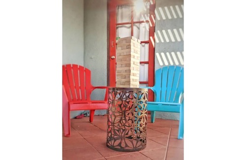 Eastside House | Craftsman 4 Bed/2 Ba. Home Sleeps 10, AC & Parking