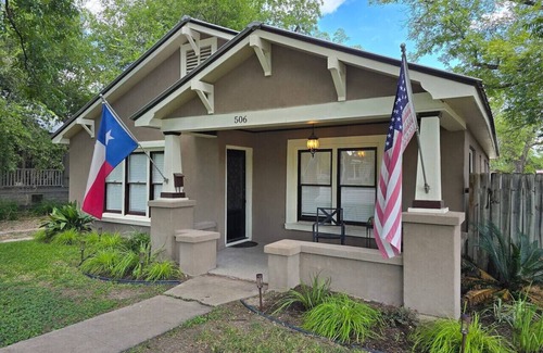 Uvalde House | Craftsman by Downtown Uvalde