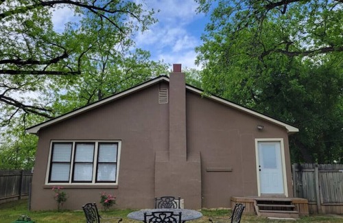 Uvalde House | Craftsman by Downtown Uvalde
