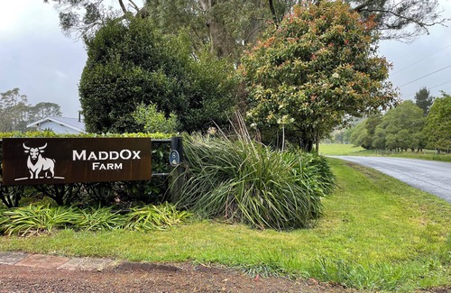 Burrawang Cottage | Craftsman Stone and Wood Cottage. Family Farm Stay at MaddOx Farm in Burrawang