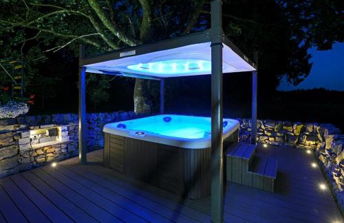 Castle Douglas House | Craigadam Lodge with Hot tub