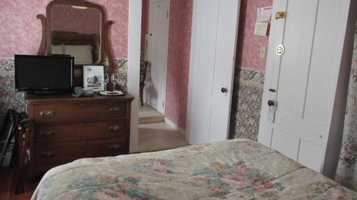 North Conway Cabin | Cranmore Mountain Lodge Bed & Breakfast