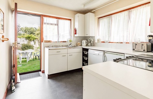 Scratby House | Cransley | Seaside Holiday Home | Minutes from the beach!