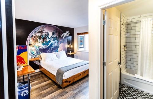 Downtown Squamish Hotel | Crash Hotel Squamish