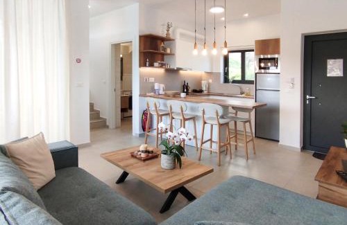 Polemarchi Apartment | Cream Cozy Getaway - 3 Pearls Pool Retreat