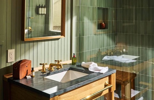 Guerneville Hotel | Create A Travel Experience Worth Remembering! Free Parking, Outdoor Pool!