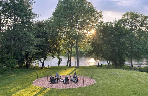 Wallkill Apartment | Create Memories at our Modern Waterfront 1 BR Apartment: Hike, Sip Wine, Relax!