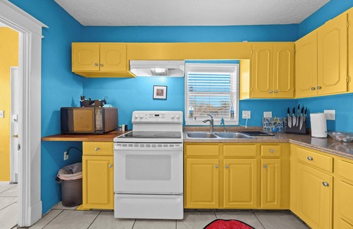 Louisville House | Creative & Bright Cozy Unit in Lou's Art District!