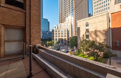 Downtown Dallas Apartment | Creative luxury loft in the heart of Downtown Dallas!