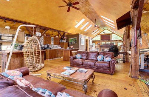 Auburn Apartment | Creativity Nook Rustic Studio 2 Mi to Owasco Lake