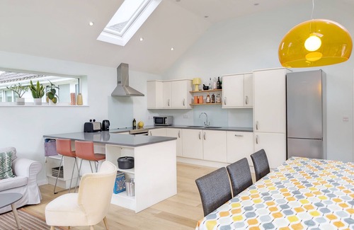Bosham Cottage | Crede Close - sleeps 8 guests in 4 bedrooms