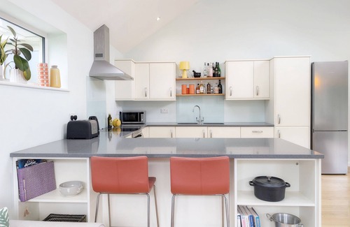 Bosham Cottage | Crede Close - sleeps 8 guests in 4 bedrooms