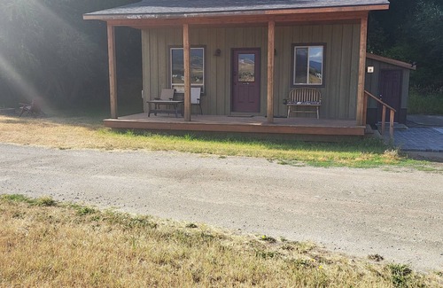 Eureka Cabin | Creek cabin