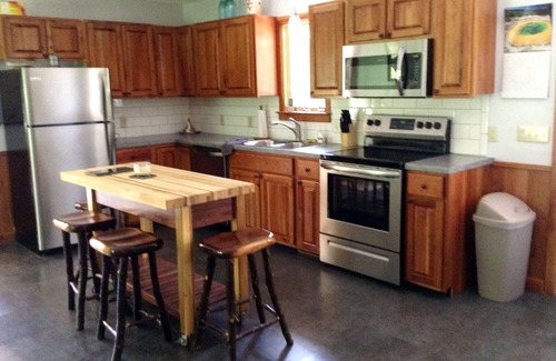Woodlawn Cabin | Creekfront Cabin, Renovated,
