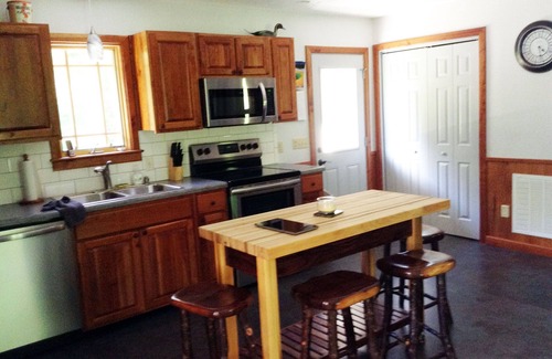 Woodlawn Cabin | Creekfront Cabin, Renovated,