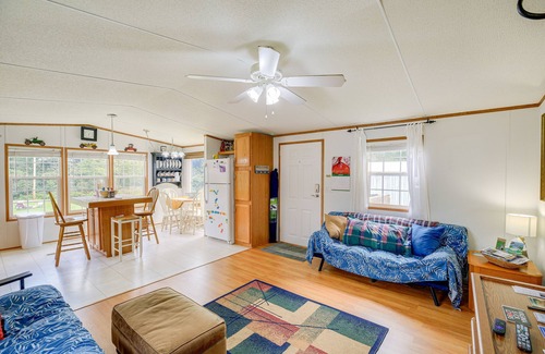 Max Meadows House | Creekfront Max Meadows Mobile Home with Deck!