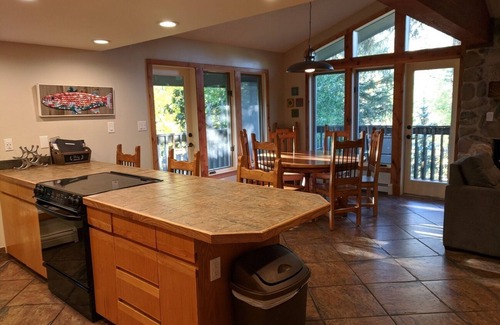 Frisco Condo | CREEKSIDE AND MOUNTAIN VIEW! Walk to Main St Frisco, Skiing, Pool, Trails