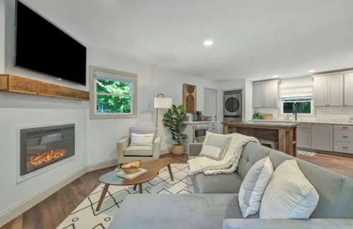 Nashville House | Creekside bungalow with a hot tub, walking distance to downtown Nashville