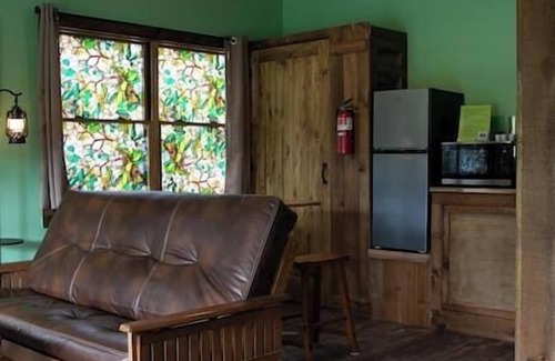 Ridgeline Vistas House | Creekside Cabin Near Blue Ridge | Fire Pit +Nature